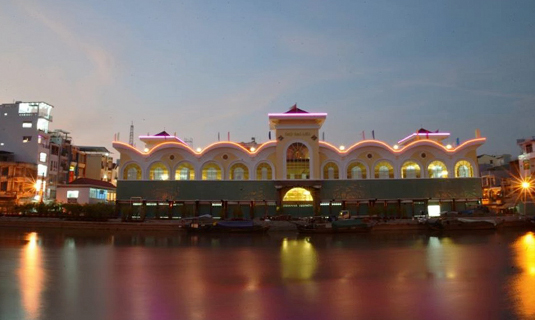 Đèn Led chiếu sáng ở chợ trung tâm Bạc Liêu