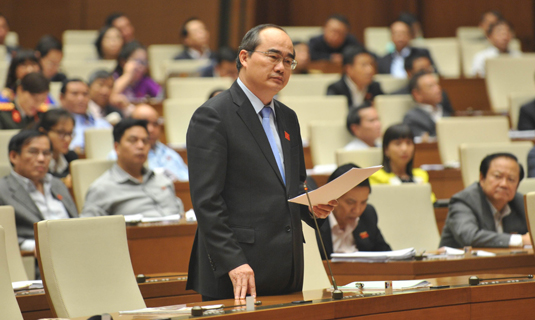 Chủ tịch Ủy ban Trung ương MTTQ Việt Nam Nguyễn Thiện Nhân phát biểu trước Quốc hội chiều 3/11. Ảnh: VGP/Hoàng Anh