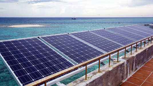 Điện mặt trời, rào cản không chỉ nằm ở giá - Ảnh: Ng.Tuấn.