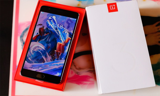 OnePlus 3 (74 phút) Chậm hơn Moto Z chỉ hai phút nhưng dung lượng pin của OnePlus 3 nhiều hơn tới 400 mAh. Sản phẩm tới từ Trung Quốc còn gây ấn tượng ở cấu hình mạnh so với giá, khi dùng chip Snapdragon 820 và có phiên bản RAM 6GB.