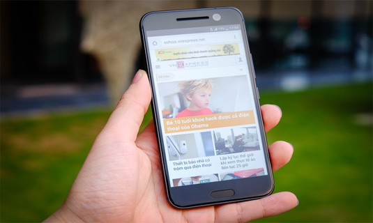 HTC 10 (100 phút) Mẫu Android màn hình 2K của HTC không chỉ có thời gian sử dụng lâu mà còn hỗ trợ sạc nhanh nhờ vào chip Snapdragon 820 của Qualcomm. Đây cũng là smartphone đầu tiên của HTC sử dụng cổng kết nối USB-C.