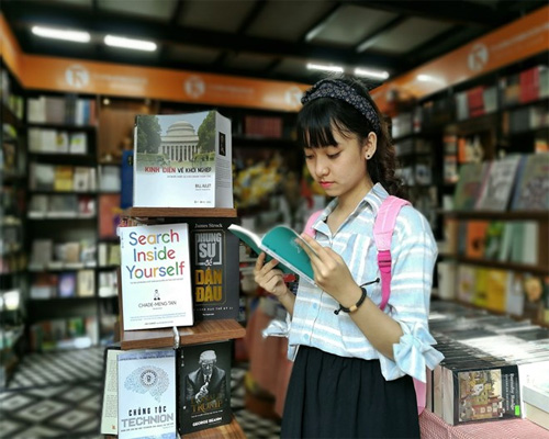 Điểm cộng trên Huawei GR5 2017 là người dùng có thể tùy chỉnh lấy nét vào bất cứ vùng nào trên bức ảnh với khẩu độ giả lập từ f0.95 đến f16 và lưu lại thành một bức hình mới nhưng không làm mất ảnh gốc.