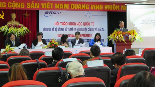 TS Lê Trung Kiên, Hội luật gia Việt Nam trình bày tham luận tại Hội thảo