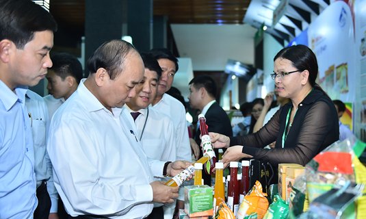 Thu tuong tham quan cac san pham nong nghiep ap dung cong nghe cao