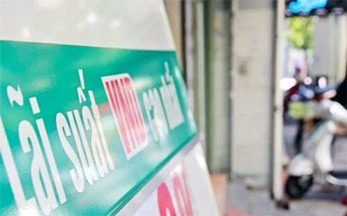 Cùng với các đợt phát hành chứng chỉ tiền gửi, biểu lãi suất huy động thông thường bằng VND của một số ngân hàng thương mại khác cũng vừa có điều chỉnh, tập trung tăng ở các kỳ hạn dài.