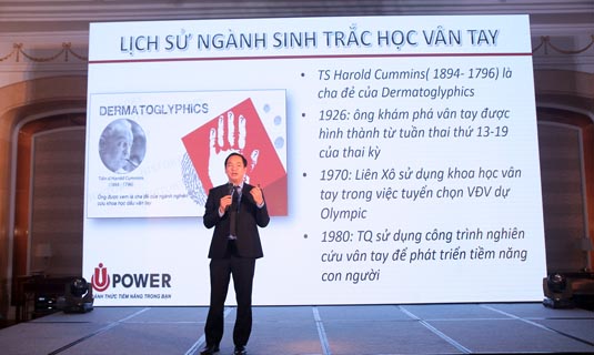 Ông Nguyễn Ngọc Huy (CEO Công ty UPOWER) trình bày về “Sinh trắc học dấu vân tay”