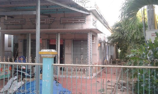 Một trong những ngôi nhà lâu năm của “hộ Nguyễn Văn Sơn”.