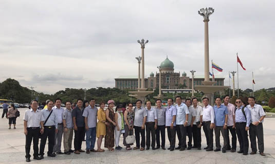 Đoàn công tác ở Malaysia.