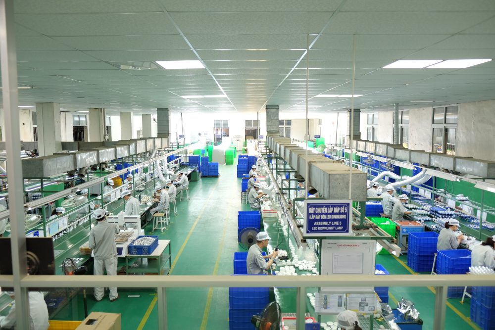 Lap rap LED tai Rang Dong