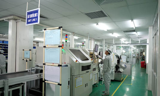 Sản xuất đèn LED tại Công ty CP Bóng đèn phích nước Rạng Đông.