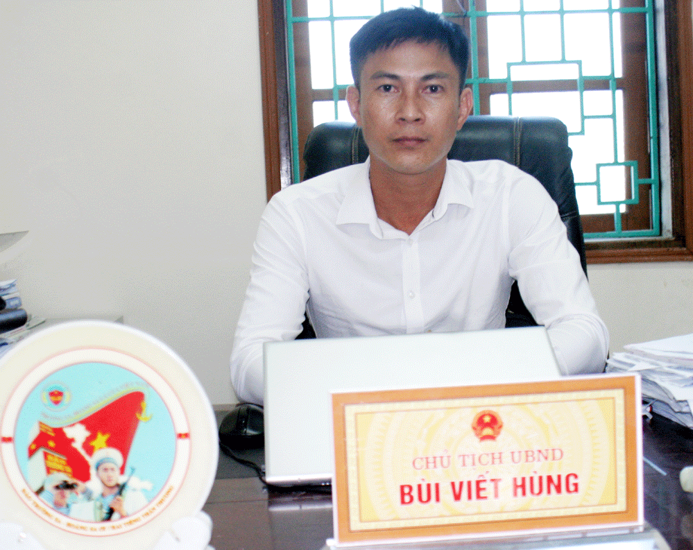 Ông Bùi Viết Hùng chủ tịch thị trấn.