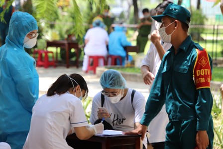 Xét nghiệm kiểm tra Covid-19.