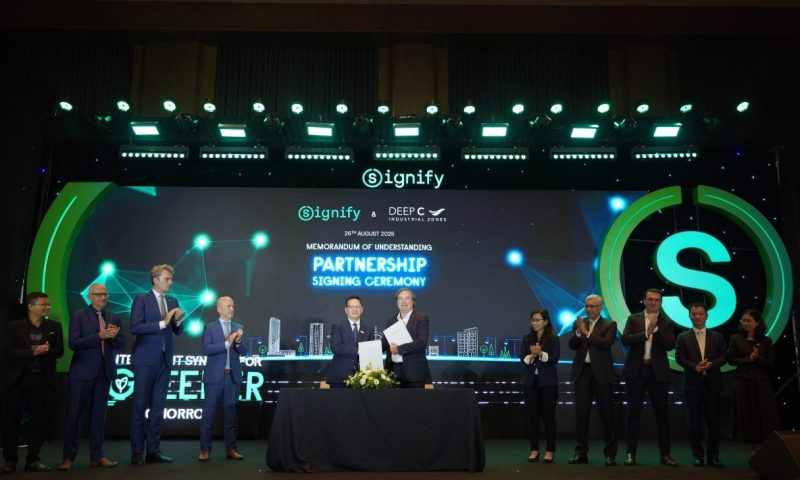 Lễ ký kết hợp tác chiến lược giữa Signify và Deep C Industrial Zones