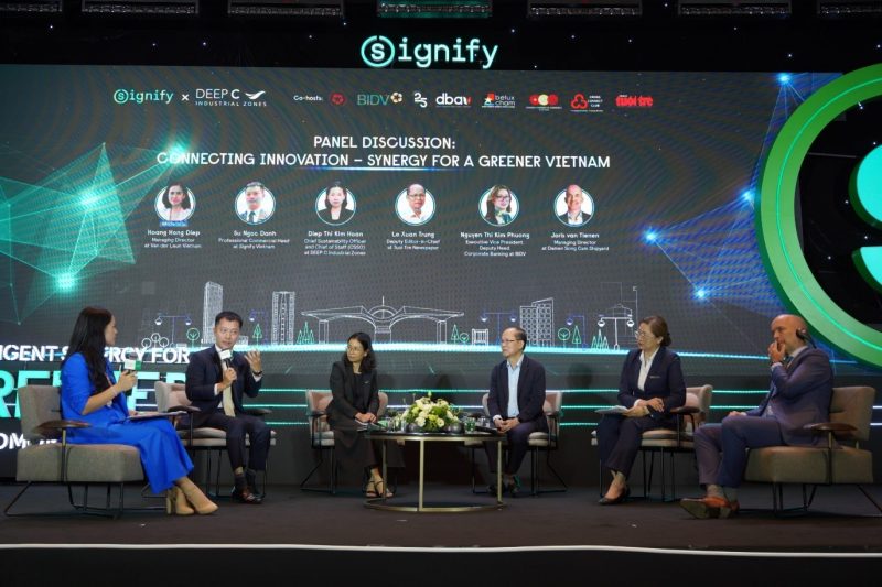 Buổi tọa đàm tại sự kiện _Kết nối năng lượng thông minh, dẫn lối tương lai xanh